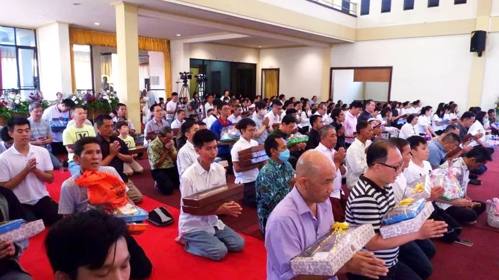 Perayaan+Kaṭhina+2567+BE-2023+di+Padepokan+Dhammadipa+Arama+pada+hari+Minggu,+05+November+2023,+yang+dihadiri+8+Bhikkhu,+antara+lain-1.+Bhikkhu+Dhammavijayo+Mahāthera2.+Bhikkhu+Khantidharo+Mahāth (7)