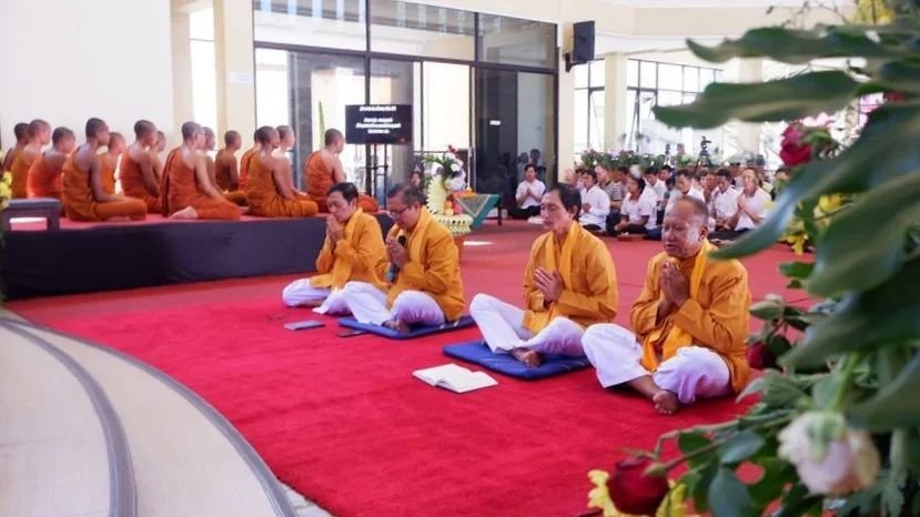 Perayaan+Kaṭhina+2567+BE-2023+di+Padepokan+Dhammadipa+Arama+pada+hari+Minggu,+05+November+2023,+yang+dihadiri+8+Bhikkhu,+antara+lain-1.+Bhikkhu+Dhammavijayo+Mahāthera2.+Bhikkhu+Khantidharo+Mahāth (4)