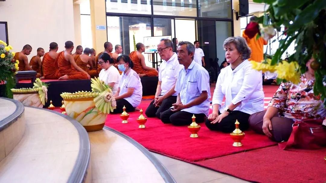 Perayaan+Kaṭhina+2567+BE-2023+di+Padepokan+Dhammadipa+Arama+pada+hari+Minggu,+05+November+2023,+yang+dihadiri+8+Bhikkhu,+antara+lain-1.+Bhikkhu+Dhammavijayo+Mahāthera2.+Bhikkhu+Khantidharo+Mahāth (5)